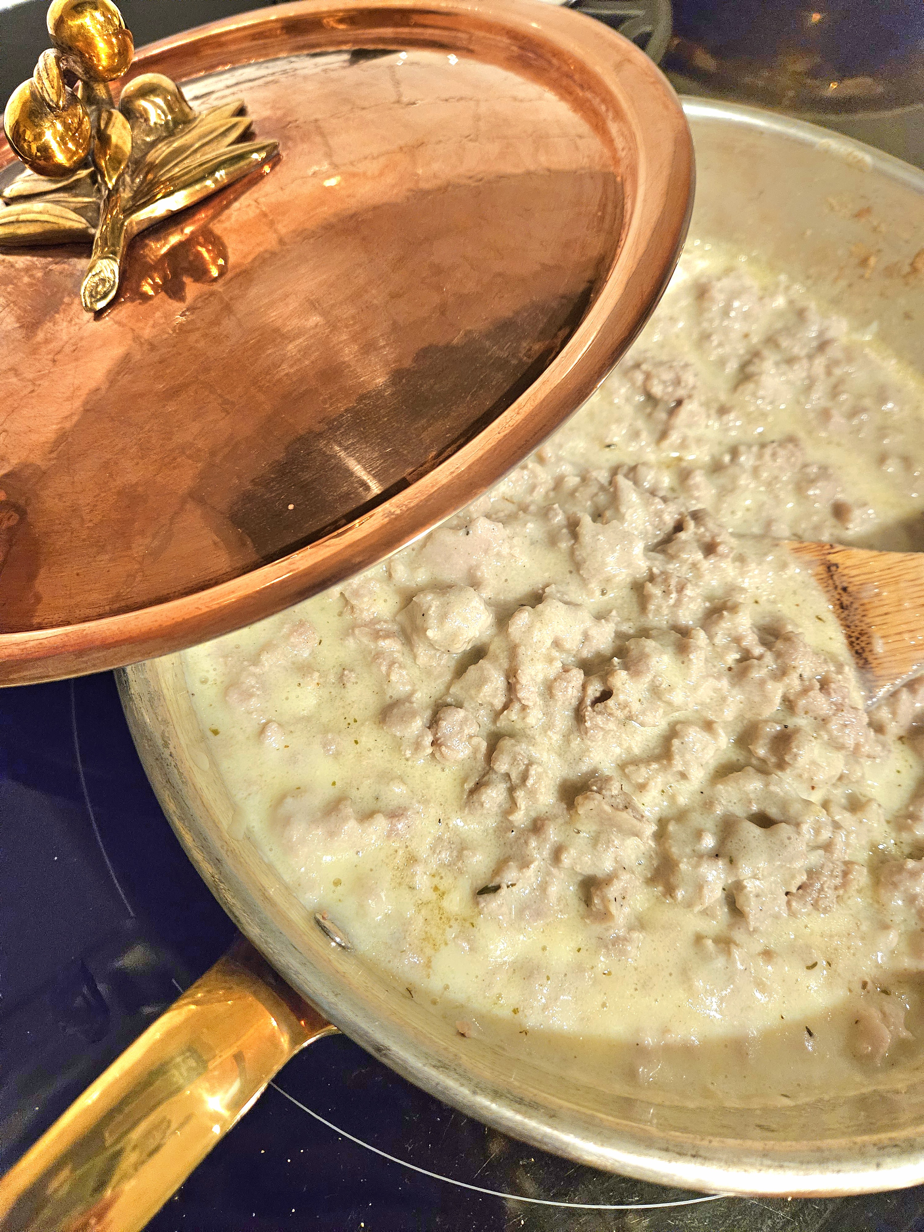 Savory Breakfast Sausage Gravy